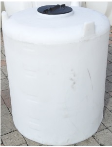 100 Gallon White Vertical Plastic Storage Tank